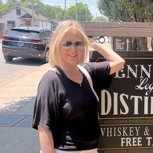 Meet your Posher, Debi